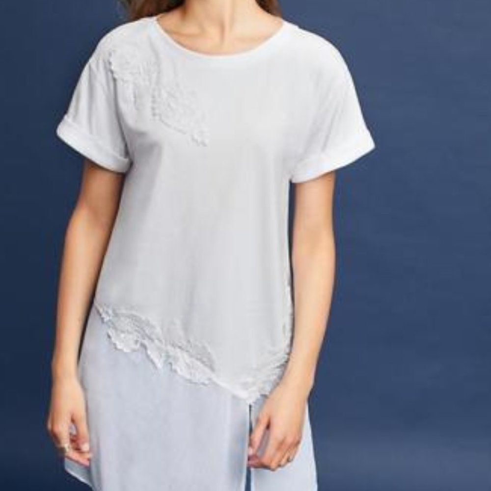 Anthropologie Akemi & KIn S Emboidered Top T-Shirt - Picture 1 of 3